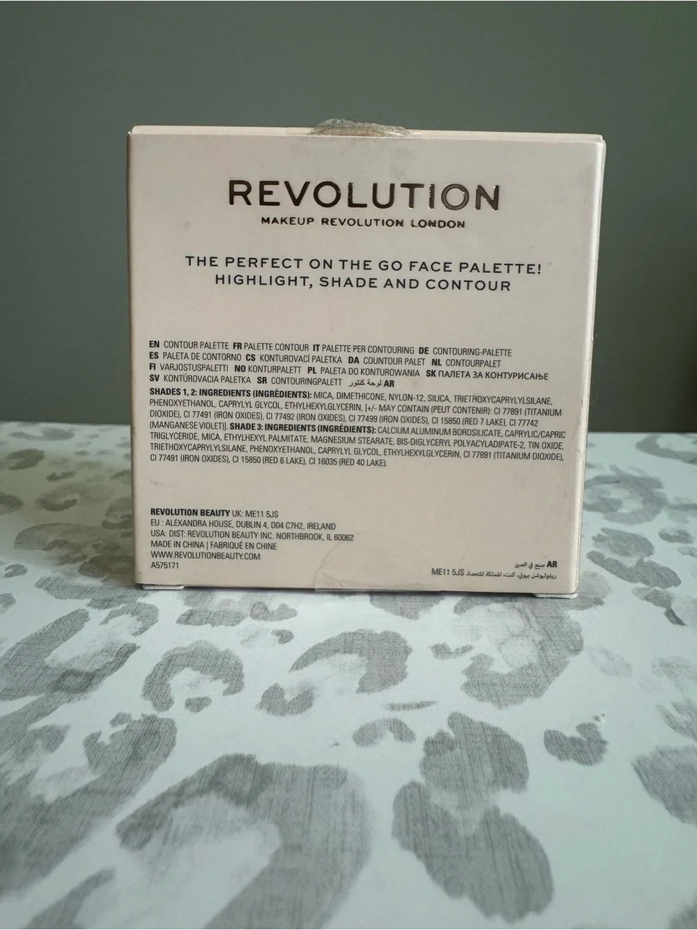 Revolution Contour Powder Compact — Deep Brown, Taupe, Tan
